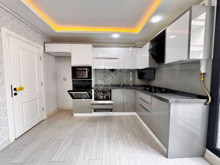 ✅✅alçınar Emlaktan Arakat Asansörlü Cam Balkonlu 1+1✅✅