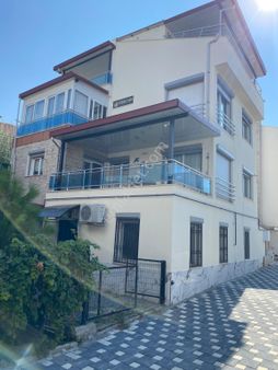 Kuşadası Marina Bölgesinde Full Eşyalı Lüks Forleks Villa