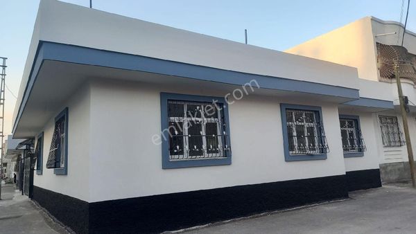 Yeniakkapı Mahallesi'nde Köşe Başı Tek Katlı Müstakil Ev