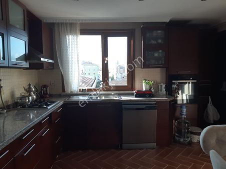 Genç Binadaiçerenköyde Harika Konumda Bölgenin En Geniş Dairesi