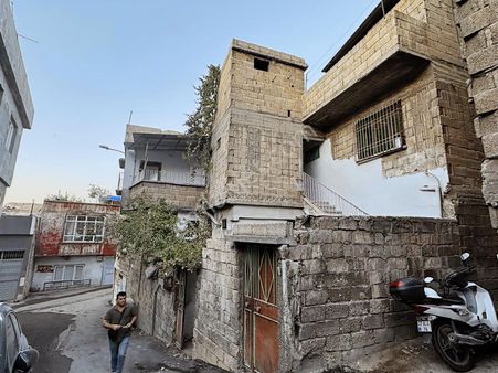 Metyap Konuttan Yukarıbayır Mah. 2 Katlı Bahçeli Satılık Ev