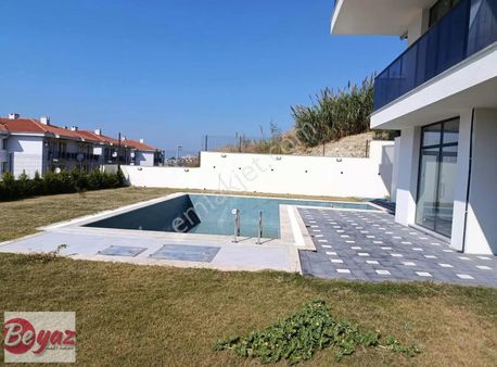 Kuşadası Beyaz Emlaktan 2+1 Lüks Eşyalı Daire