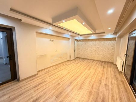 Manisa Alaşehir Alper Gayrimenkulden Kurtuluş Mah.sarıkız Sitesi Ön Cephe 3+1