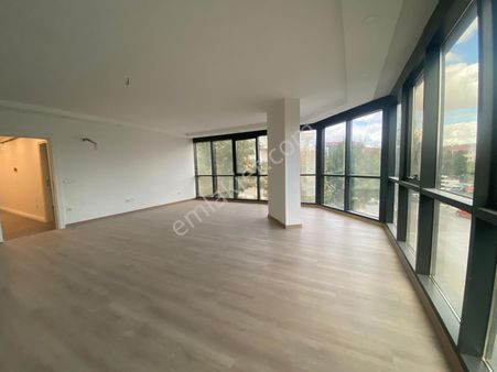 Bahçelievler Çalışlar Caddesi Üzeri 140 M2 İş Yeri