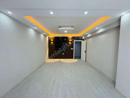 Güven'den Kapaklı'da Cadde Üzerinde İskanlı Geniş 3+1 Daire