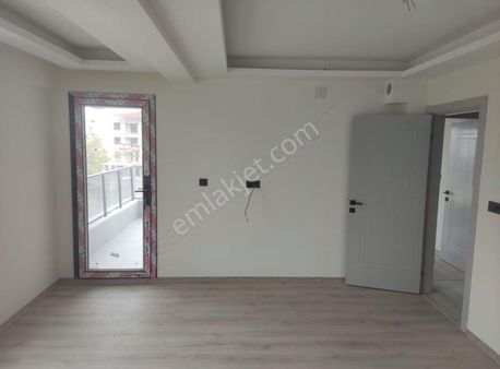 Reşatbey Rink Yolunda Ferah Daire