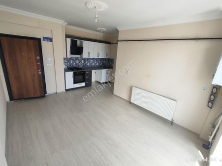 Cazip'ten Hast. Yolu Karakol Karşısı Ara Kat Güney Kombili 1+1 Daire