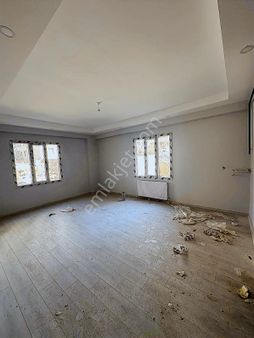 Sürer Emlak`tan Satılık 1+1 Daire`miz 80 M2 Hastane Dibinde