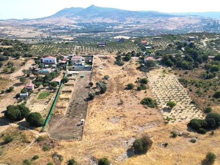 Yenibağarası’nda Yapı Ruhsatlı Doğayla İç İçe Satılık Arsa