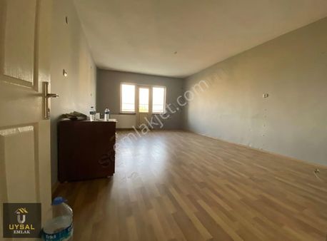 Uysal Emlak'tan İstiklal'de Park Manzaralı 130 M2 3+1 Asansörlü