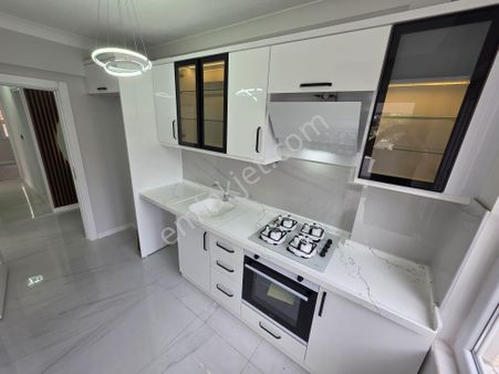 Irmaksudan Akçay Cuma Pazarı Bölgesinde 2+1 Ayrı Mutfak Daire