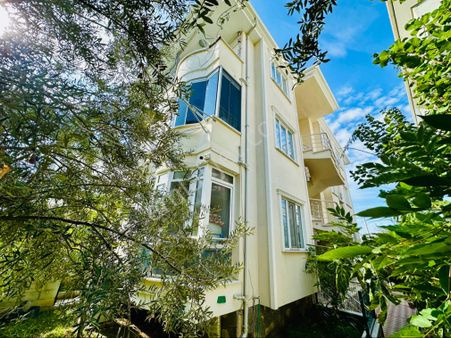 Mahmut İşler'den Pazar Sokağında Orta Kat Satılık 3+1 Daire