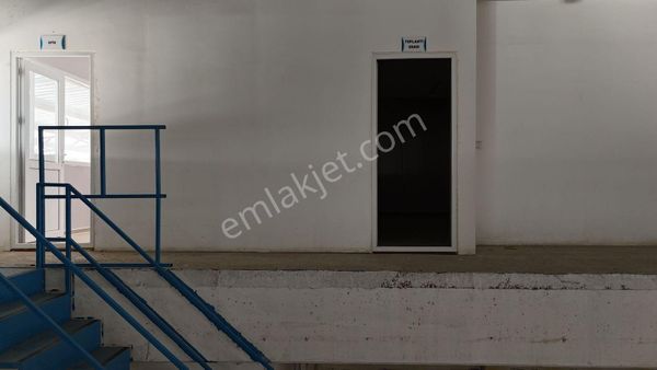 Bergama 3'üncü Sanayi Bölgesinde 1000 M2 Depo Kiralıktır
