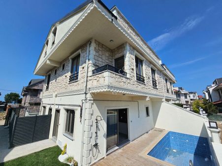 4+1 Merkezi Konumda, Denize 50 Mt Mesafede , Ebeveyn Banyolu, Lüks Villa