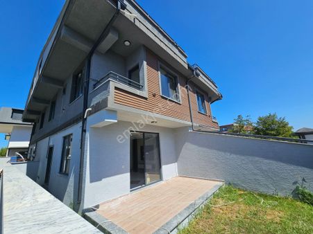 Deniz'den 4+1 Ön Cephe, Bahçeli, Denize Yürüme Mesafesinde Villa