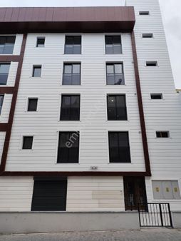 Kusadası Merkezde Cadde Uzeri 3+1 Sıfır Satilık Daire