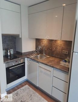 Satış Ve Kiralama Ofisinden Balkonlu Eşyalı Kiralık 1+1 Daire