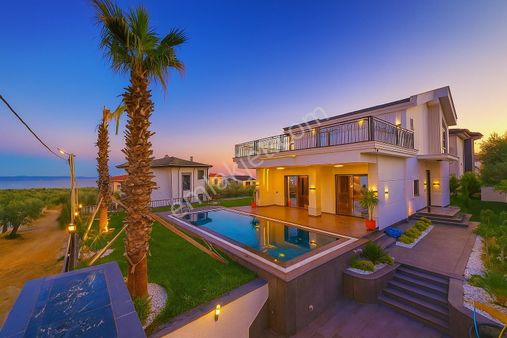 Ayanoğlundan Altınolukta Havuzlu Jakuzili Saunalı Lux Villa