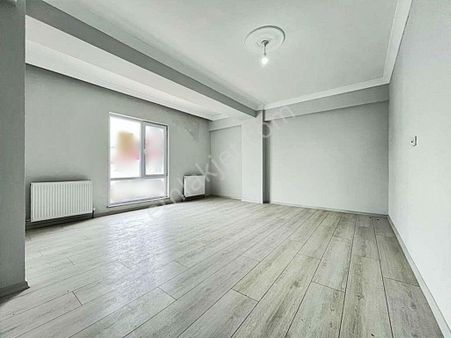 Az-er Yapıdan Yunus Emre Mahallesinde Ön Cephe Satılık 2+1 Daire