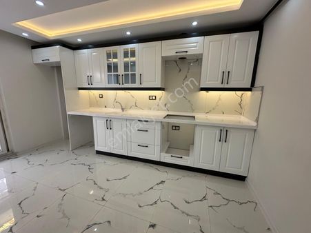 Manisa Akıncılar Mah Zemin Daire Hedef Gayrimenkul Den