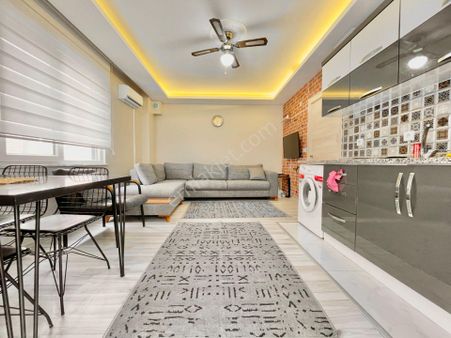 Berkay Demirel'den Altınkumda Ara Kat Geniş Kullanımlı 1+1 Daire