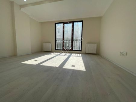 Bahçelievler Metro Metrobüse Yakın 2+1 Sıfır Binada Satılık