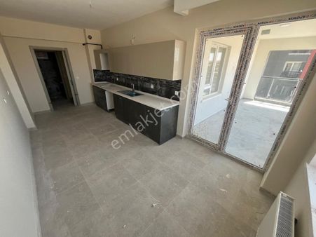 Sincan Saraycık Mh 4+1 Asansörlü E.banyolu Ara Katta Sıfır Daire