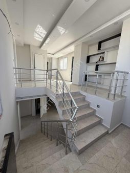 Sarıçam Belediyesi Yanında Dubleks 5+1 Kiralık Doğalgazlı Daire