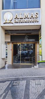 Park Mavera 1'de Ana Caddede Kullanılmamış Satılık 220m2 Dükkan