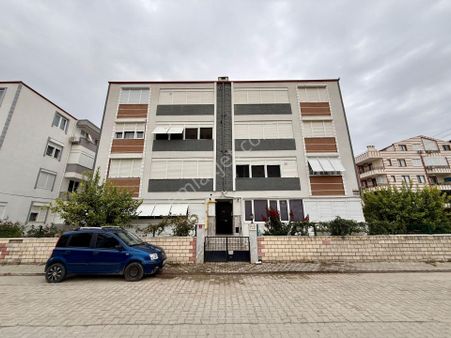 ▶ ▶akçay Körfez'den Geniş Kullanımlı Ara Kat Çift Balkonlu 2+1 Satılık Daire