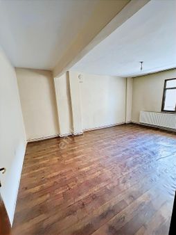 Öz Aydın'dan Satılık Şemsipaşa Cengiz Topel'e 2. Bina 2+1 Daire