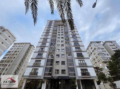Göztepe'de Deniz Manzaralı Bağdat'a Yakın 140 M2 Balkonlu 3+1