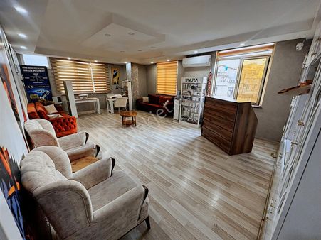 Delen Gayrimenkul'den Çarşıda Yüksek Cirolu Eksiksiz Salon