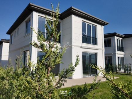 Ertuğrulgazi Villa Bölgesinde 400 M² Arsa Paylı 4+1 Lüks Villa