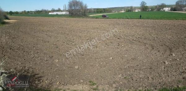 Değirmencik'te Kadastral Yollu 3280 M2 İmar Sınırı Tek Tapu