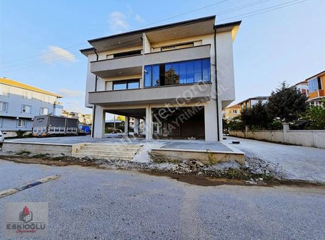 Eskioğlu'ndan Pazar Yerinde Sıfır 2+1 Daire