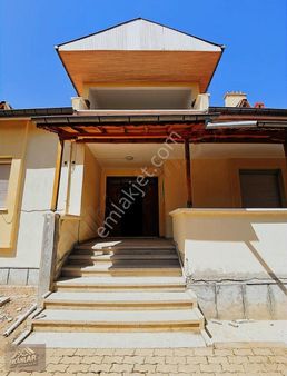 Lalebahçede 753 M2 Arsa İçerisinde Satılık Oldukça Geniş Villa