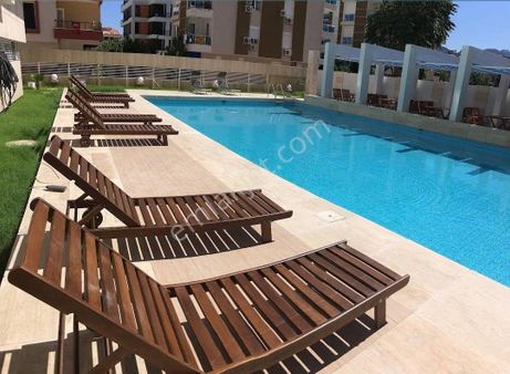 Konyaaltı Hurma'da Yüzme Havuzlu Lüks Site İçi 1+1