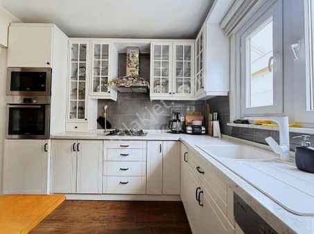 Kozyatağı E-5 E Yakın 3+1 Yenilenmiş 100 M2 Mülk Sahibi Oturmakta Yatırım Fırsatı