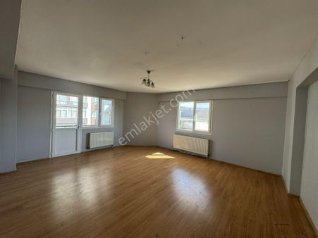 Menemen Garaj Karşısın'da Kiralık Ara Kat 3+1 Daire