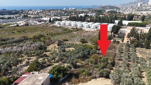Kuşadası Merkezde Kısmi Deniz Manzaralı Satılık Bahçe