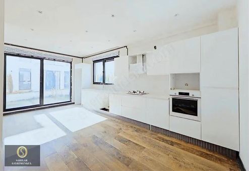 Sarılar Gm'den 4+1 Havuzlu Site İçerisi Bahçeli Satılık Villa