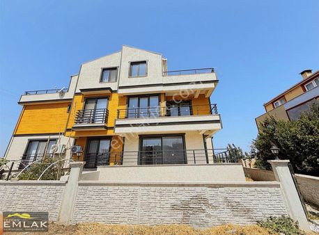 Çanakkale Lapseki Çardak'ta Deniz Manzaralı 5+1 Villa