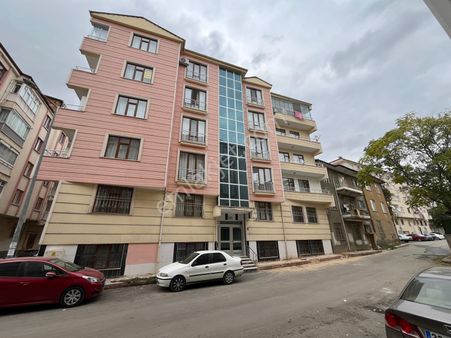 Mevsim Gayrimenkul'den Üniversite Mahallesinde 3+1 Kiralık Daire