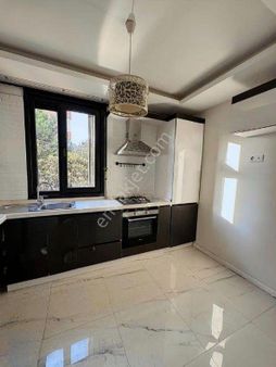 Kozyatağı Acıbadem Hast. Yakını Bayar Cad. Üzeri Satılık Daire Kat Mülkiyet Tapulu