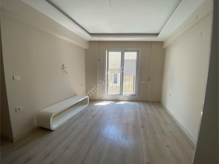 Çevik Kuv. Ve Bozyaka Ssk Yanı Yeni Bina Arakat Doğalgazlı 1+1