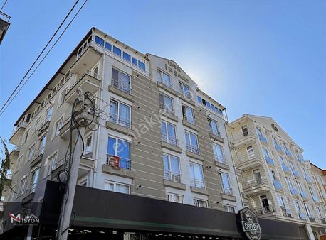 Erenler'de Arakat Ön Cephe 2+0 Eşyalı Satılık Daire