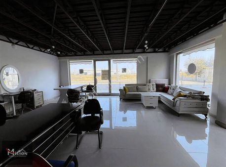 Erenler'de Köşe Konumlu Kiralık Dükkan