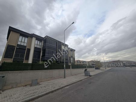 Mete Konakları Yakını Satılık Hobi Bahçeli 3+1 Daire