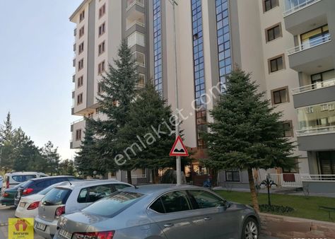 Çankaya Birlik Köşk Yakını Yeşil Vadi Sitesinde 4+1 Asansör Garajlı Manzaralı Kiralık Daire